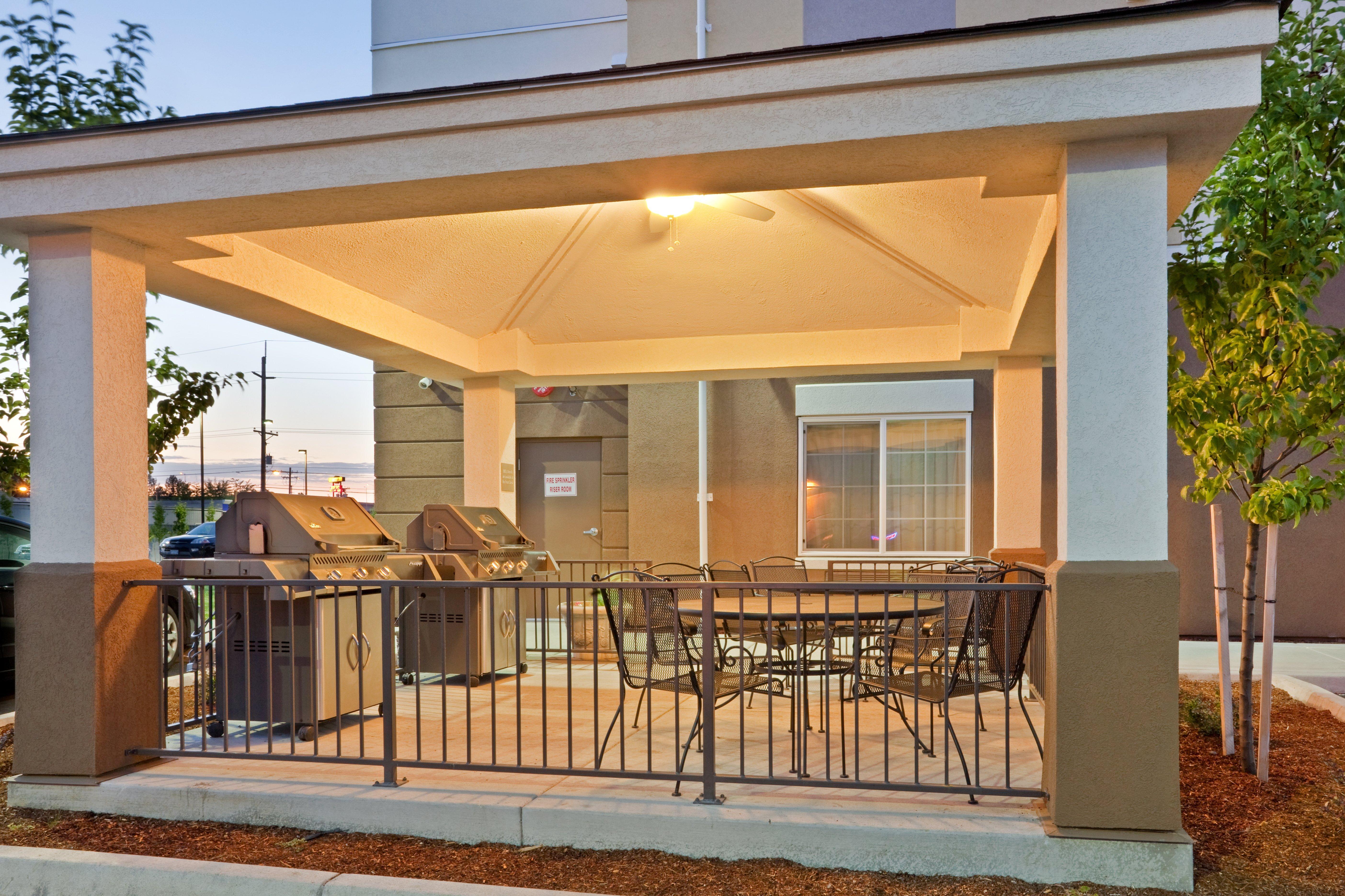 Candlewood Suites Portland Airport By Ihg Екстериор снимка